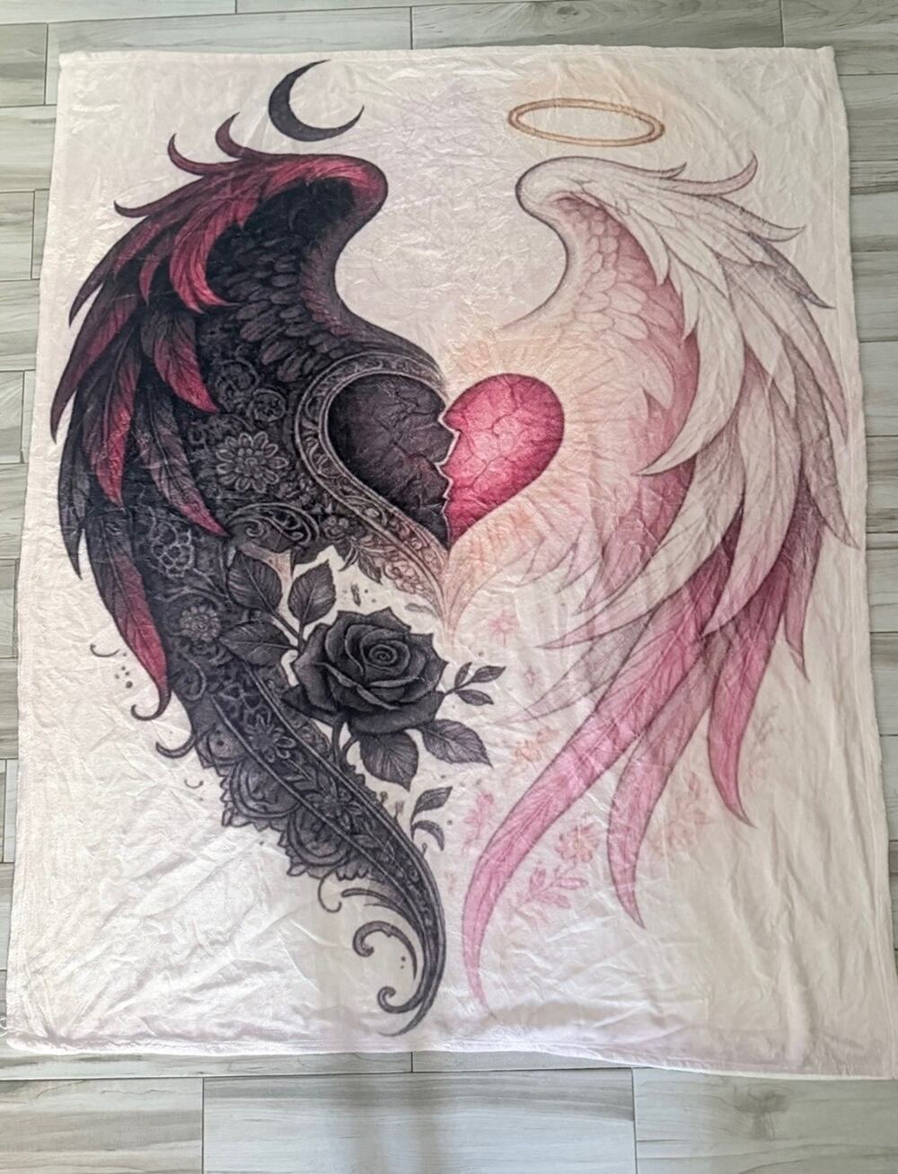 Very Nice Flannel Blanket With Pink And Black Feathered Heart Brand New 50x60